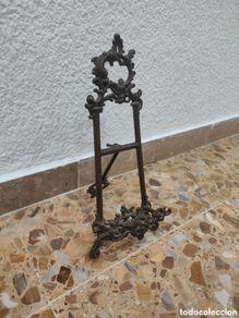 Antigüedades: Atril de bronce, libros ,partituras,cuadros